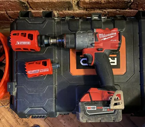How to attach a hole saw to a drill scaled